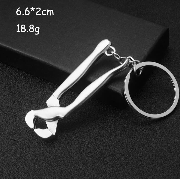 Keychains For Men and women Car Bag KeyRing Outdoor Combination Tool Portable Mini Utility Pocket Clasp Ruler Hammer Wrench Pliers Shovel