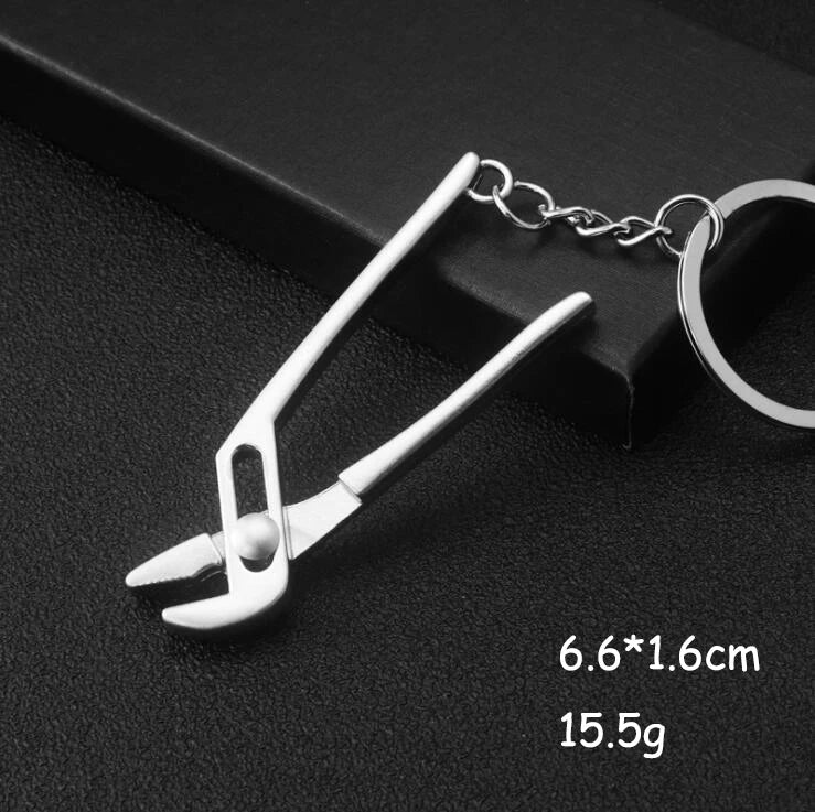 Keychains For Men and women Car Bag KeyRing Outdoor Combination Tool Portable Mini Utility Pocket Clasp Ruler Hammer Wrench Pliers Shovel