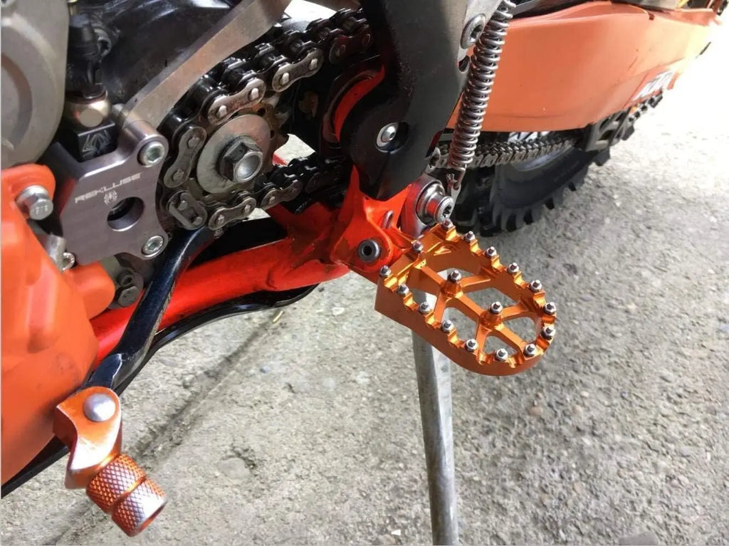 Footpeg Rests Motorcycle For KTM SX SXF EXC EXCF XCF XCW XCFW MC RR FS 65 85 125 150 250 300 350 400 Electric Dirt Bike Pedals